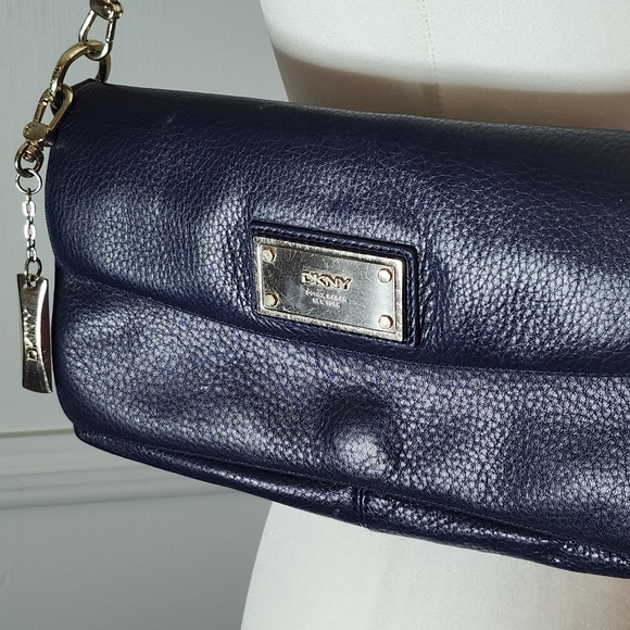 DKNY Small Y2K Leather Rectangle and Chain Strap Purse - Picture 4 of 6